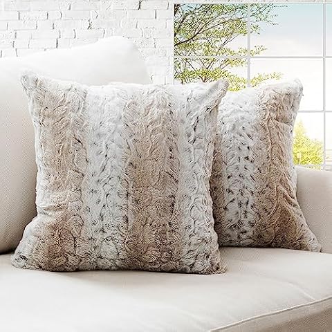  Phantoscope Pack of 2 Christmas Faux Fur Solid Throw Decorative  Pillow Cover Cushion Covers Luxury Soft Halloween Decorative Pillowcase  Fuzzy Pillow Covers for Bed/Couch, Cream White 18 x 18 Inches 