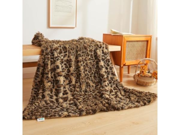 Cheetah Fluffy Blankets thumbnail