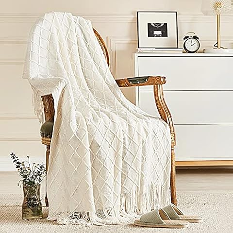 Bedsure White Fleece Throw Blanket for Couch - Super Soft Cozy Blankets for  Women, Cute Small Blanket for Girls, 50x60 Inches